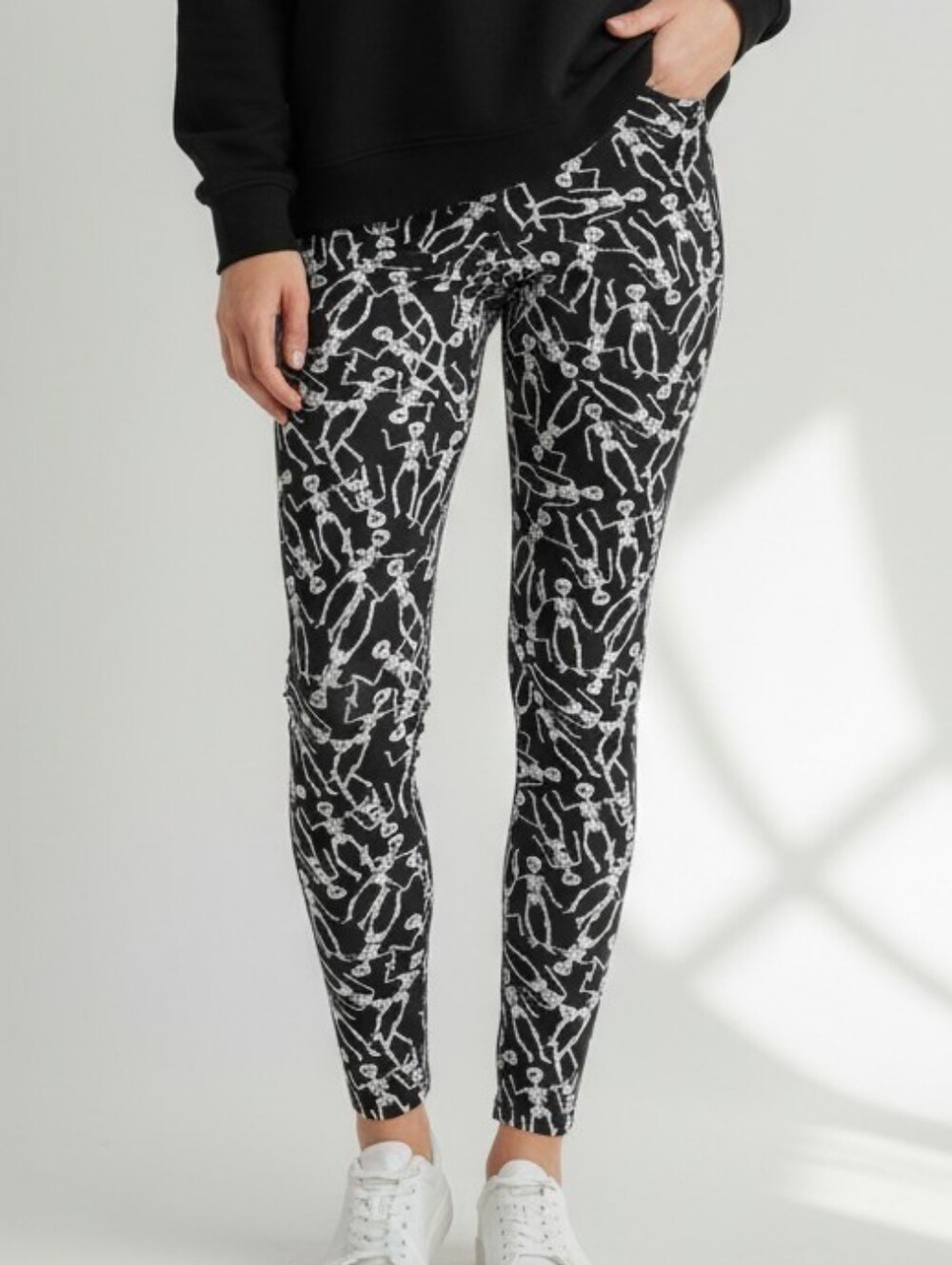 NWTSpooky Halloween Dancing Skeleton Leggings Black White Pattern Graphic Pants